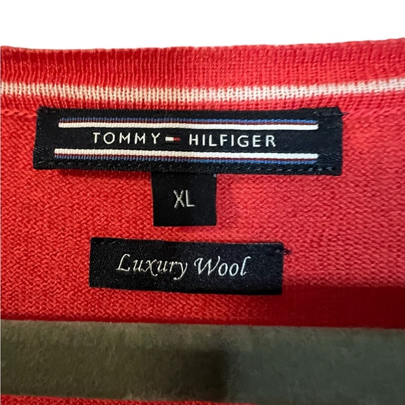 A Tommy Hilfiger wool  sweater in size extra large - Picture 3 of 6